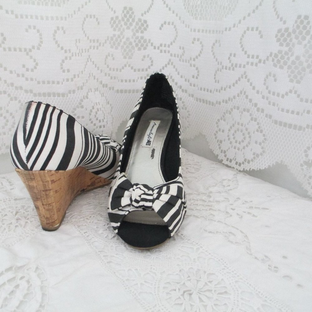 American Eagle Black and White Wedges